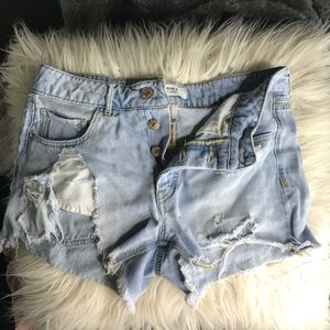 Forever 21 ripped blue jean shorts !!